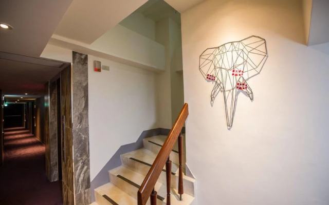 Lucky Apple Hotel