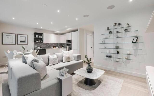 Deluxe elegant and very spacious apartment#17
