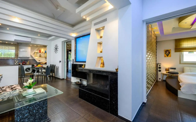 Pervolia-House