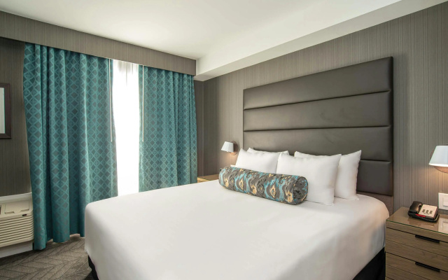 Sandman Signature Ottawa Airport Hotel
