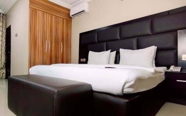 Breakfort Hotel and Suites