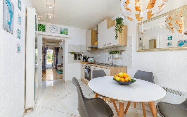 Amazing Home in Sisan with Hot Tub, WiFi & 2 Bedrooms