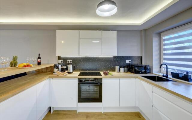 Modern 2BR House & Private Parking & Kid-friendly