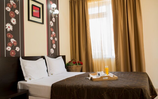 HOTEL Yanis