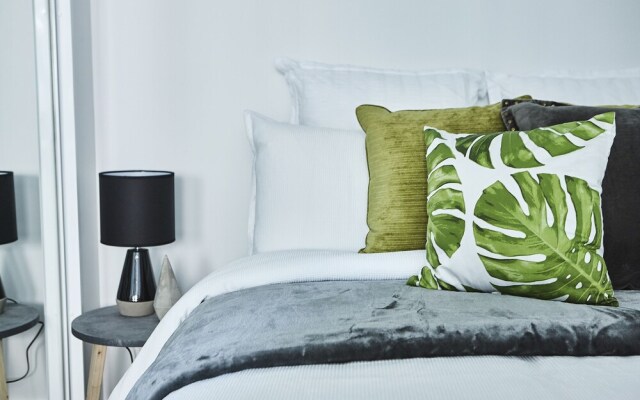 The Marc 201: A Splash of Emerald - Rejuvenate stays