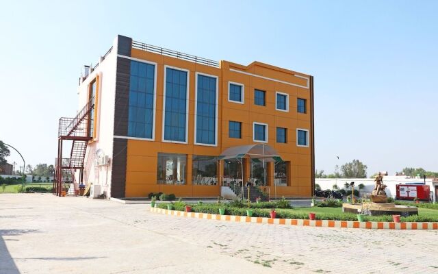 OYO 13483 Hotel Aradhya's