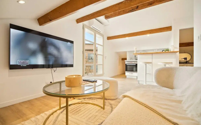 Bright Apartment - AC- 2P - Center of St Tropez