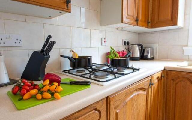 Hls Ashgrove Apartment
