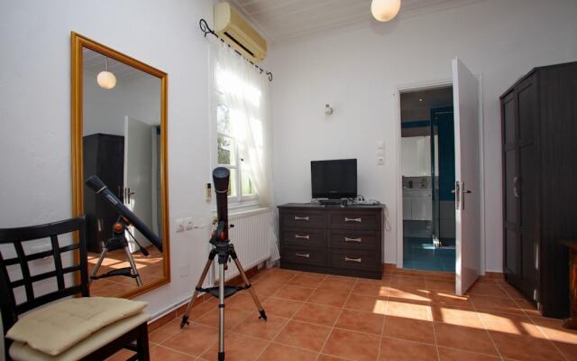 Cherry Cottage in Skopelos