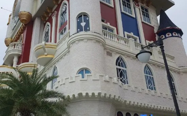 Longs Beach House - Wonderland Ho Tram