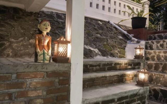 Rumah Kayu Joglo Yudhistira, tepi sungai, 2BR