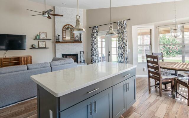 4BR Home N. Scottsdale by WanderJaunt