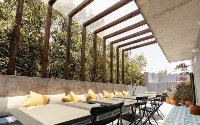 Hip, Modern Tech Condo w Rooftop in La Condesa