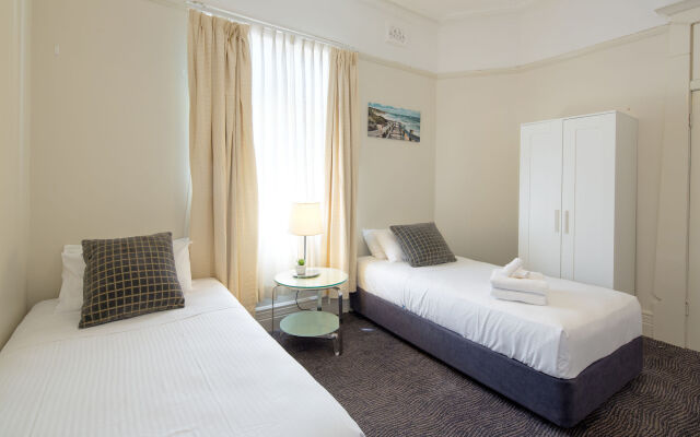 Neutral Bay Lodge