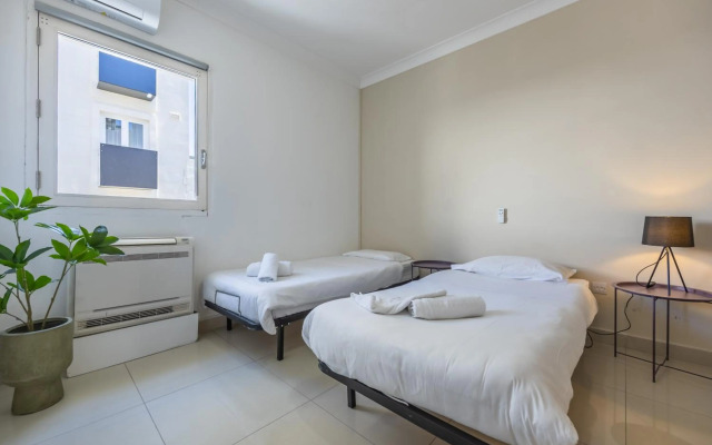 Hard to come by - modern & huge house in Sliema