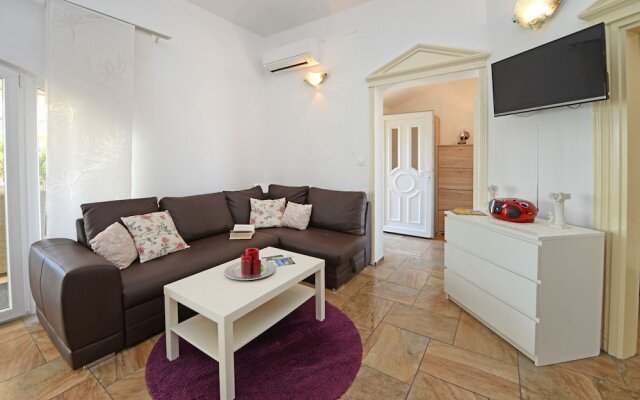 Modern Holiday Home in Buici With Swimming Pool