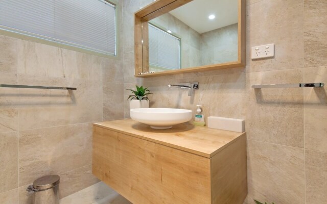 Thurlow Avenue 28, 'Ripple Cove'