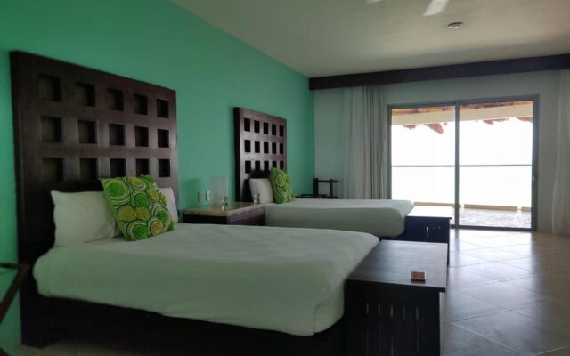 Casa del Puerto by MIJ - Beachfront Hotel