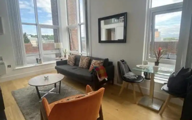 2 Level American Loft Style Apartment With Balcony