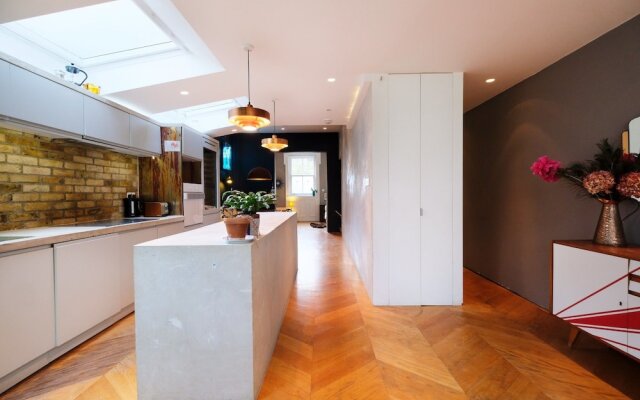 Spacious Modern 3 bed Architect-designed House