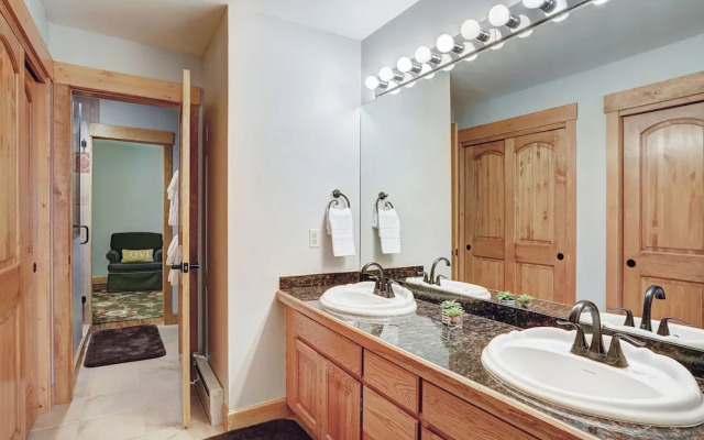 Sophie's Chalet 3 Bedroom Townhouse by RedAwning