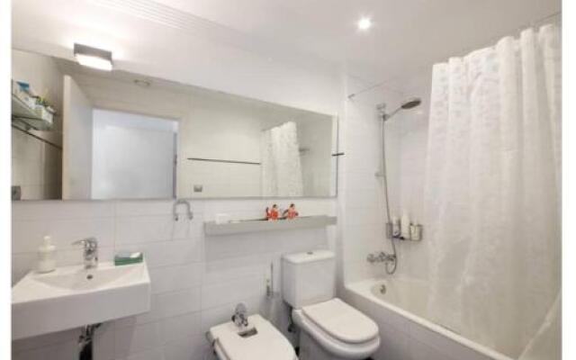 White Cozy Flat in Donostia