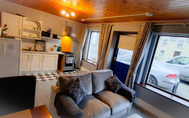 Blue Door 1 Bedroom Apartment for couple Carrigart