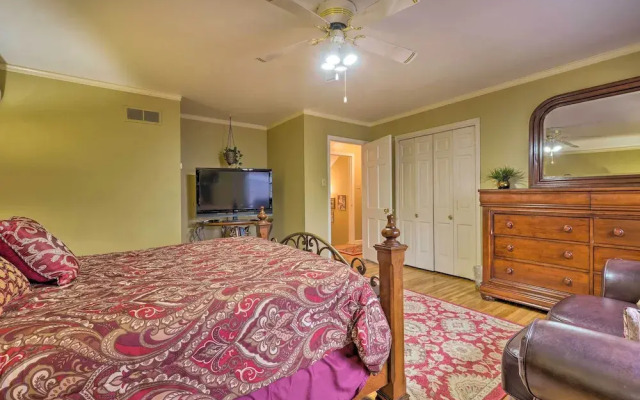 Spacious Memphis Home - Walk to Graceland