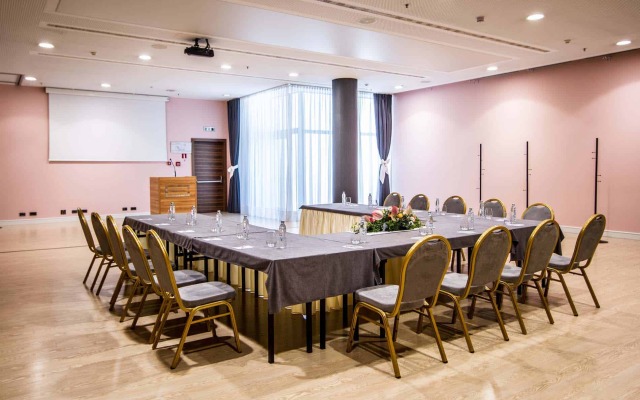 Atrium Hotel