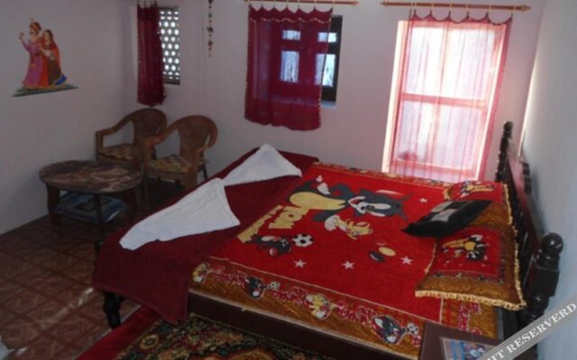 Tanu Guest House