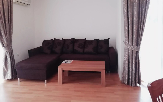 Aparthotel Efir