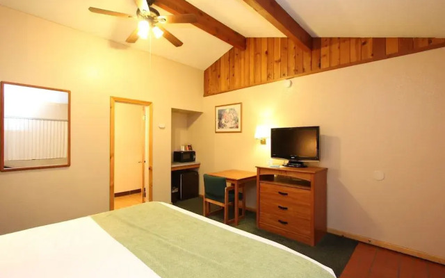Oakhurst Lodge