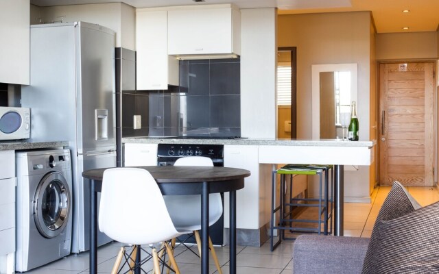 De Waterkant Studio Apartment - Fully Furnished and Equipped