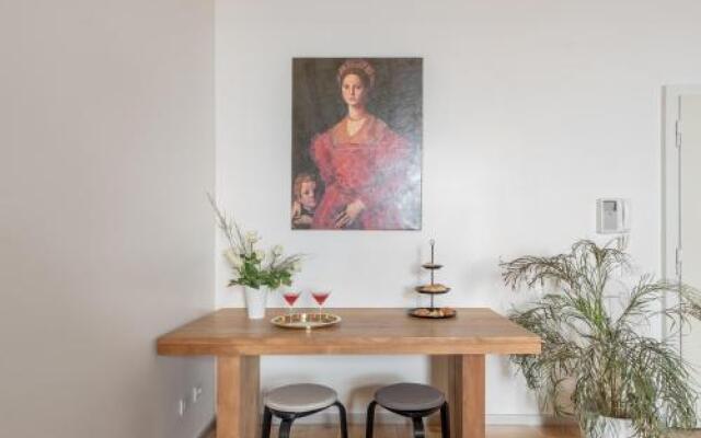 Iflat Navona White And Stylish Apartment