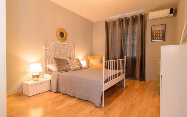 FM Luxury 2-BDR Apartment - Rise and Shine