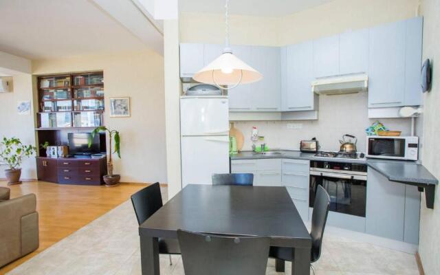 1BR apartment with balcony on Mtatsminda