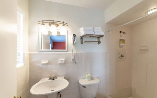 Captain's Table Hotel