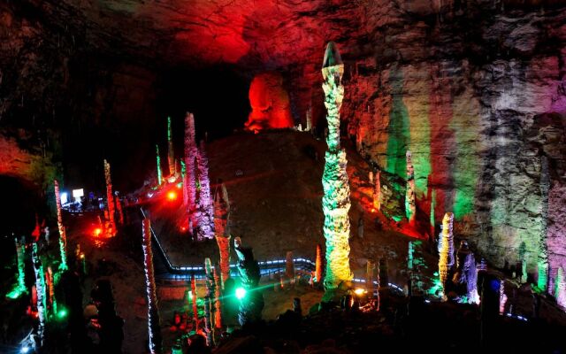 Spring Posh Roadsun International Hotel & Resort