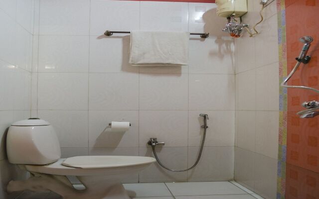 Landmark AB Block Hotel By OYO Rooms