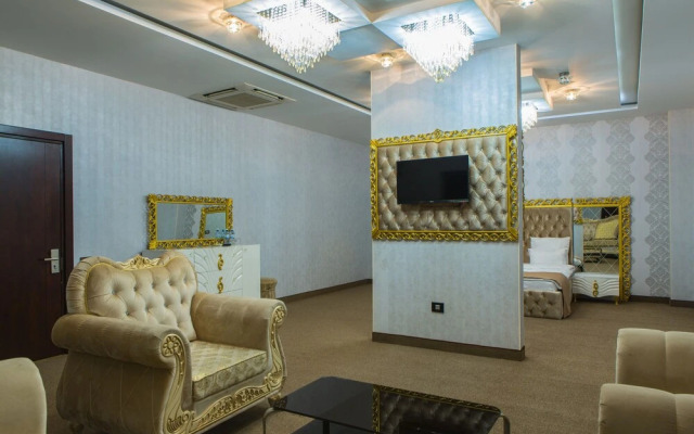 Raymond Hotel