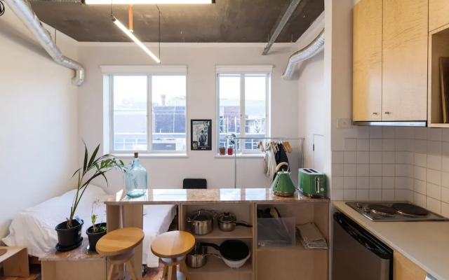 LUCINDA, Carlton Studio Apartment