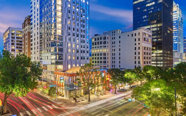 Element Austin Downtown