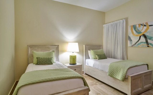 Luxury Beach Condo With Pool View Bh-102