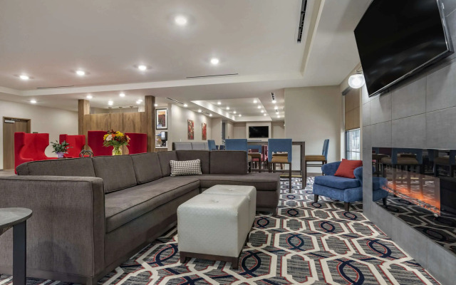 Comfort Inn & Suites Downtown near University