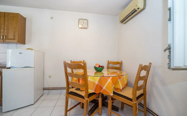 Apartment and Rooms Ruza