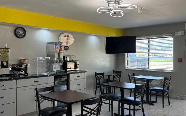Super 8 by Wyndham Evansville East