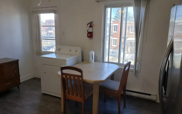 Apartment near Metro Monk Station