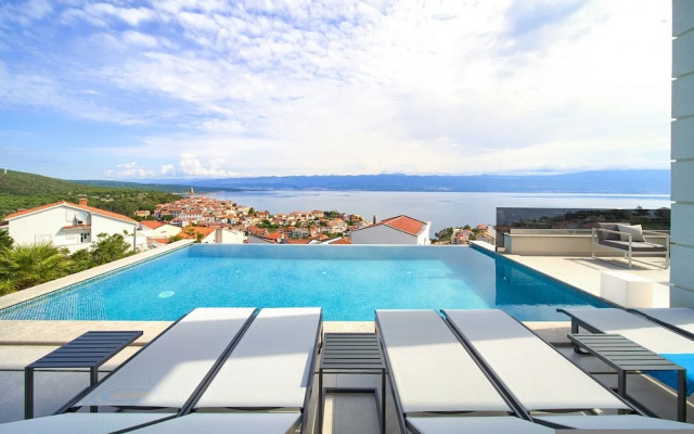 Villa Majestic With Sauna and Beautiful Views