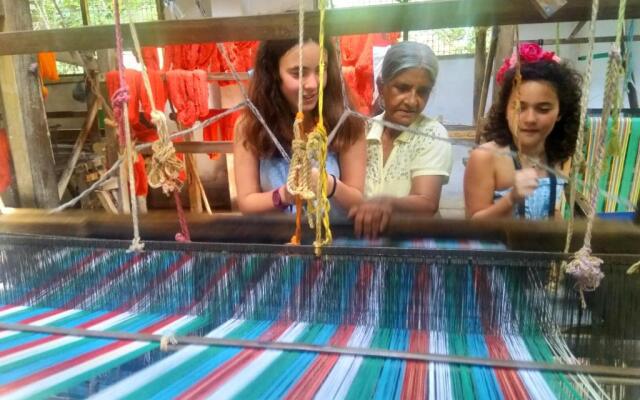 Villa Sooriya Weaving