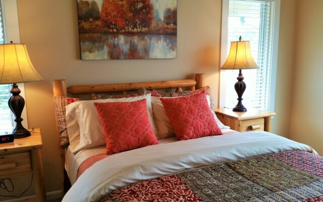 Silver Beach Lakeside Suite - One Bedroom Apartment